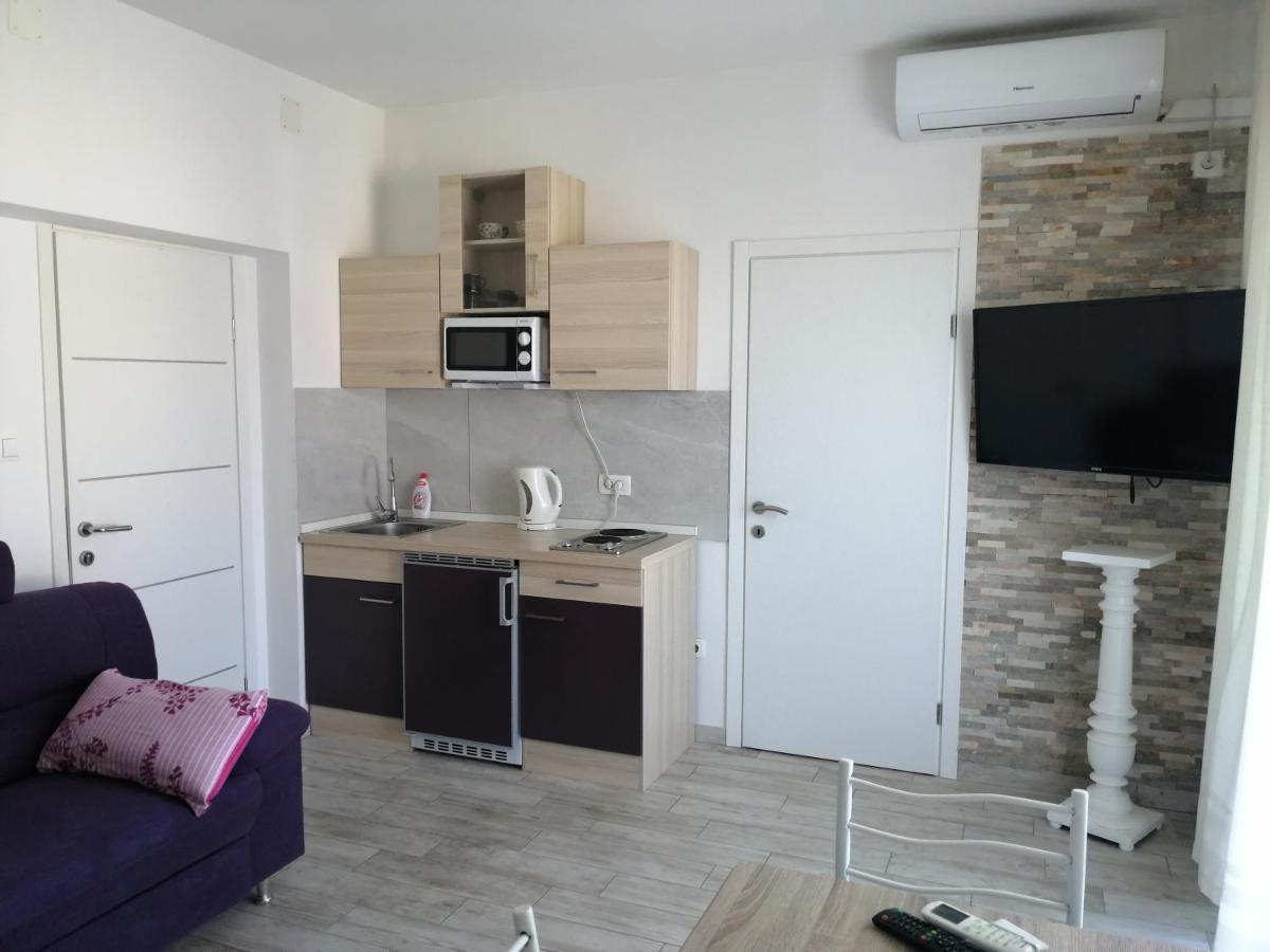 Apartmani Nevera Krk Town Exterior photo